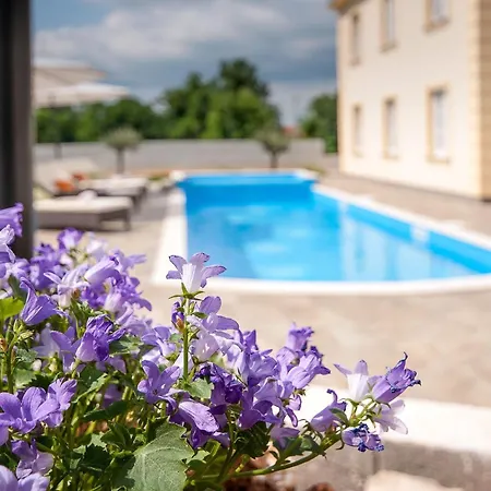 Jakov By Interhome * Rojnići