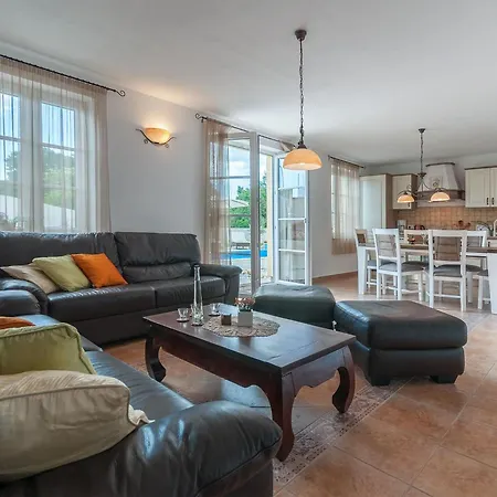Jakov By Interhome *