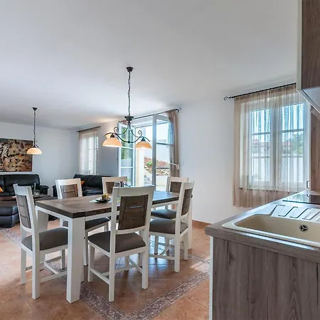 Jakov By Interhome *
