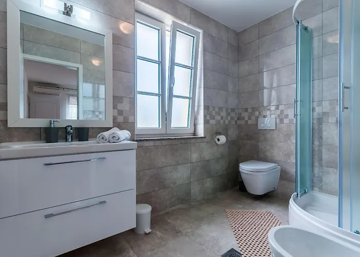 Ferienhaus Jakov By Interhome