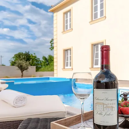 Jakov By Interhome * Rojnici