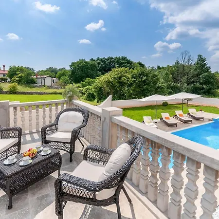 Jakov By Interhome Rojnici