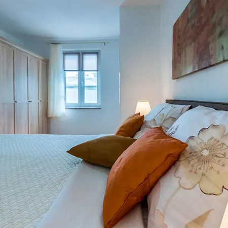 Jakov By Interhome *