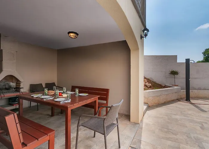 Jakov By Interhome *